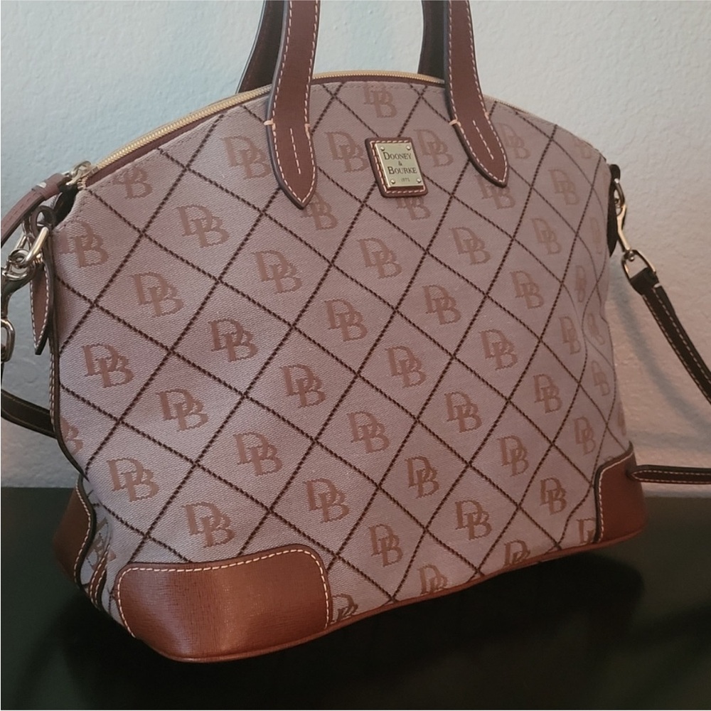 Dooney and Bourke Maxi Quilt Large
Gabriella EUC - Picture 5 of 16